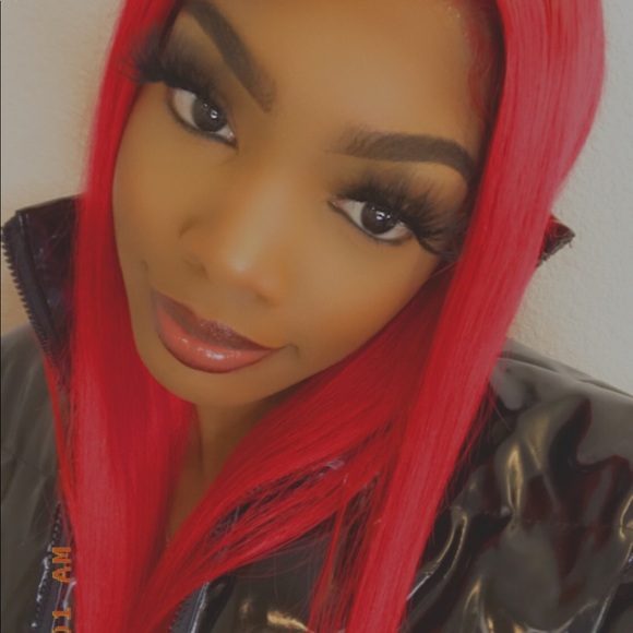 Red wig - Picture 2 of 2